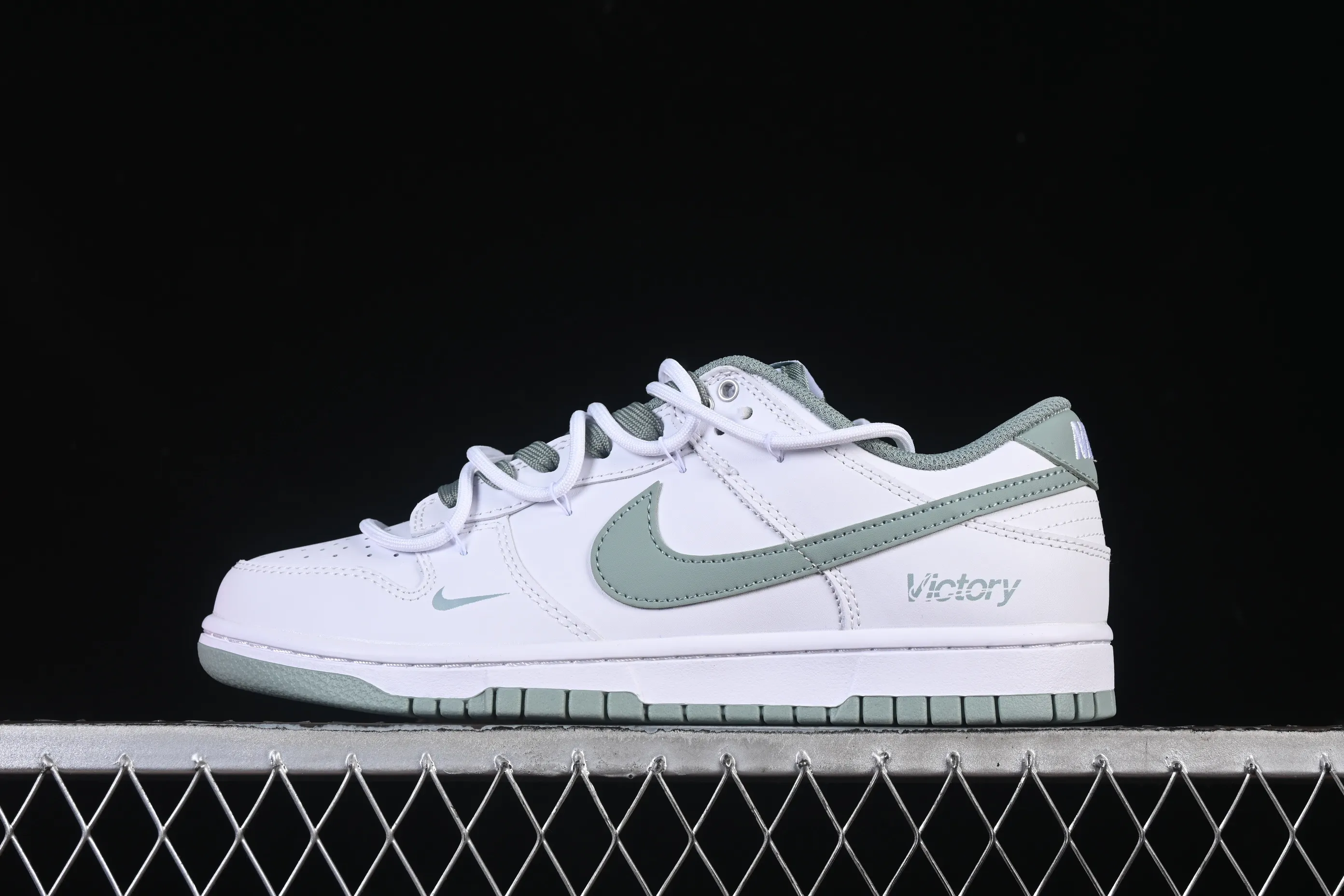 All Categories Nk SB Dunk Series Nk SB Dunk Low High-end Customized Low-top Shoes Nike SB Dunk Low "Just Do It" Straps Anniversary High-end Customized Low-top Casual Shoes WG0528-102